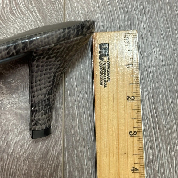 East 5th Slip On Sandal Heeled Reptile Snakeskin Print 8M - Picture 13 of 13